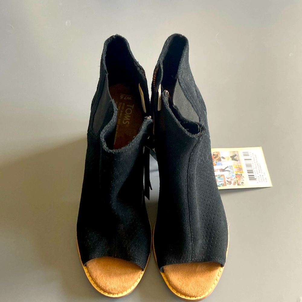 These are Tom’s black suede peep toe boots. Size 7.5 side zip